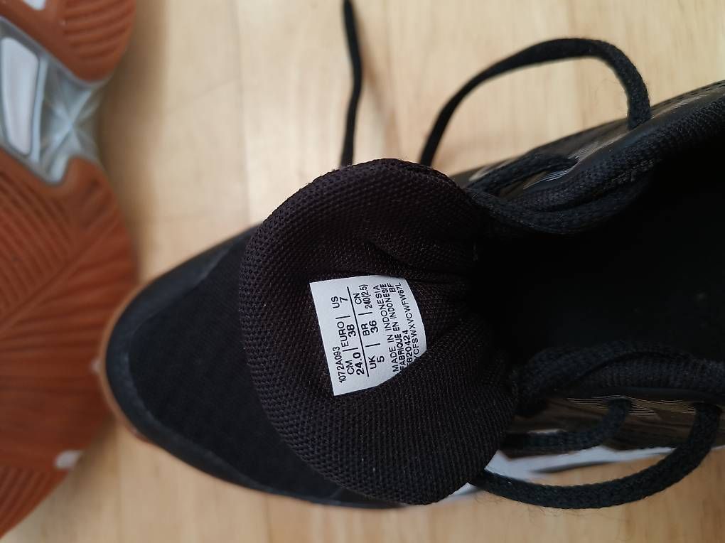 Chaussures hommes: Hallenschuhe asics 38 – D'occasion à Hohenrain par mir_q5qs 2