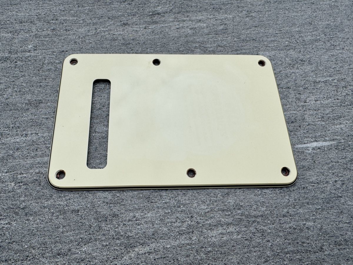 Fender Instruments de musique: Fender American Stratocaster Backplate Parchment 2001 – D'occasion à Winterthur par Crazycorner-8400