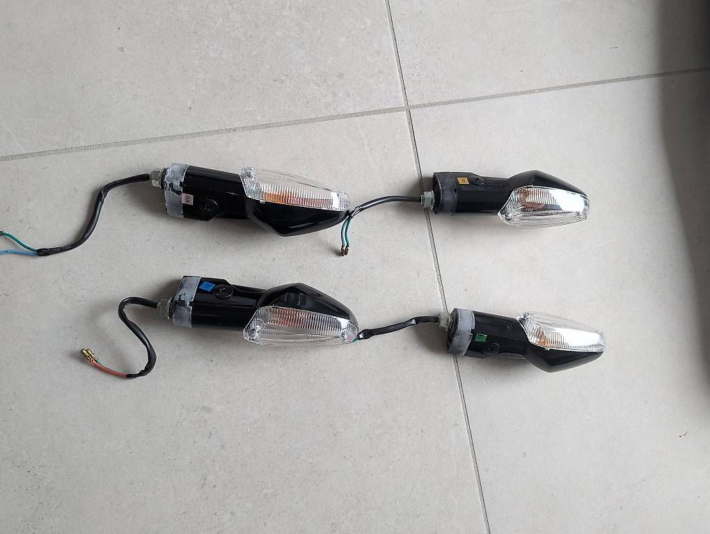 Alle Motorradersatzteile: Honda Orginal CBR250R Blinker (Neu) – Gebraucht aus Aadorf von ali_v2bk