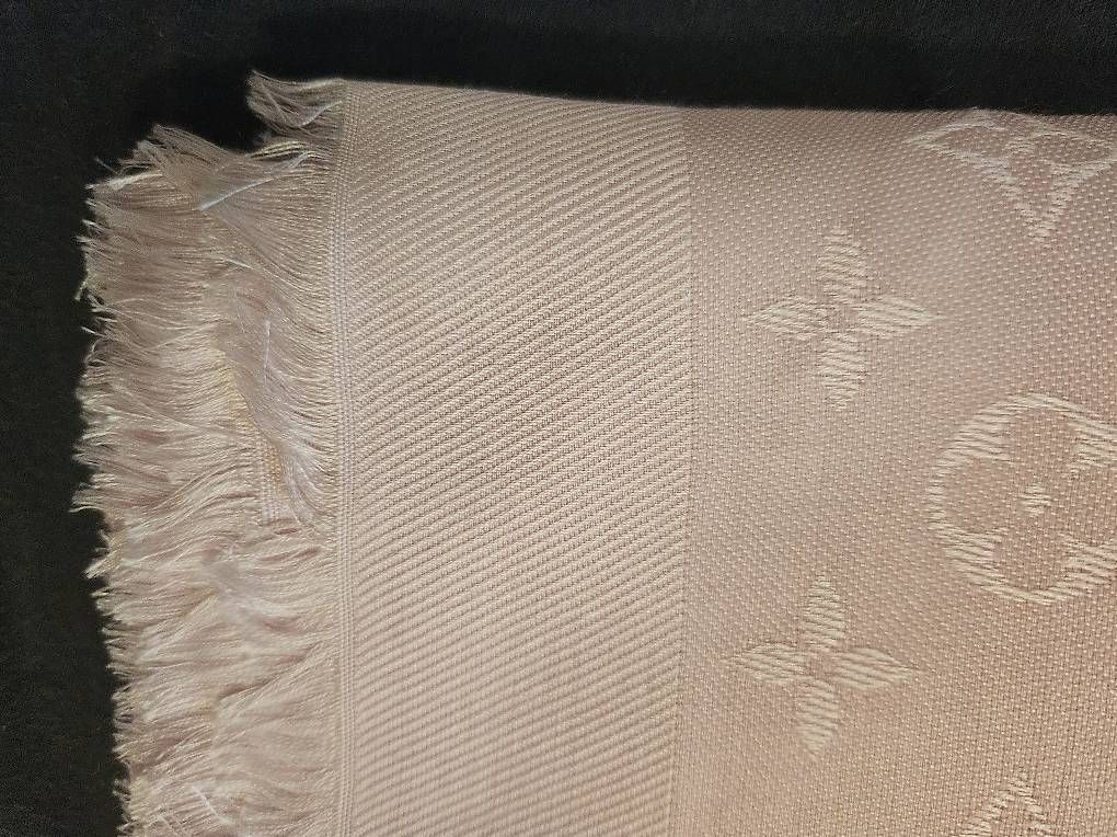 Louis Vuitton Foulard & Sciarpe: LV Schal Rose Claire Rosa – Nuovo (secondo la descrizione) da Ottenbach venduto da RaRo 2