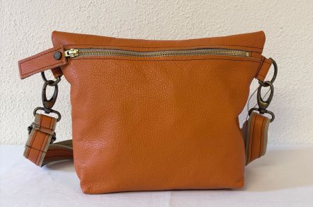 Leder-Umhängetasche M von Pro Alps, Tessiner Handwerk