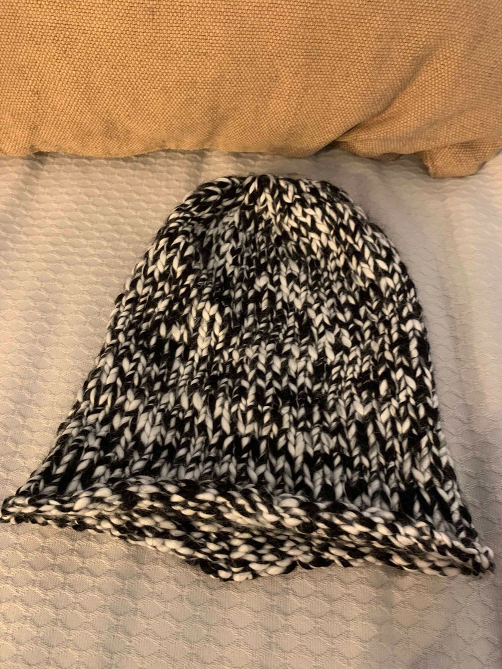 C&A Copricapi, berretti & cappellini: Beanie Schwarz/Weiss – Usato da Thalwil venduto da san_685y 1