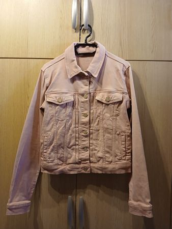 Veste en jean rose poudré, idéale pour le printemps 🌸