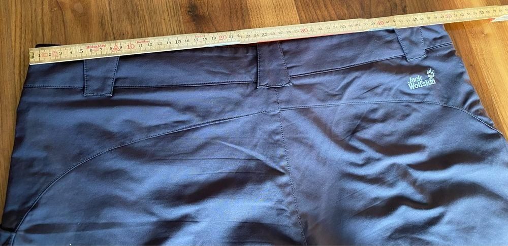 Jack Wolfskin Pantalons: Bermuda Wanderhose Softshell, Jack Wolfskin, grau, Gr. 46 – D'occasion à Sutz par Dalilea 4