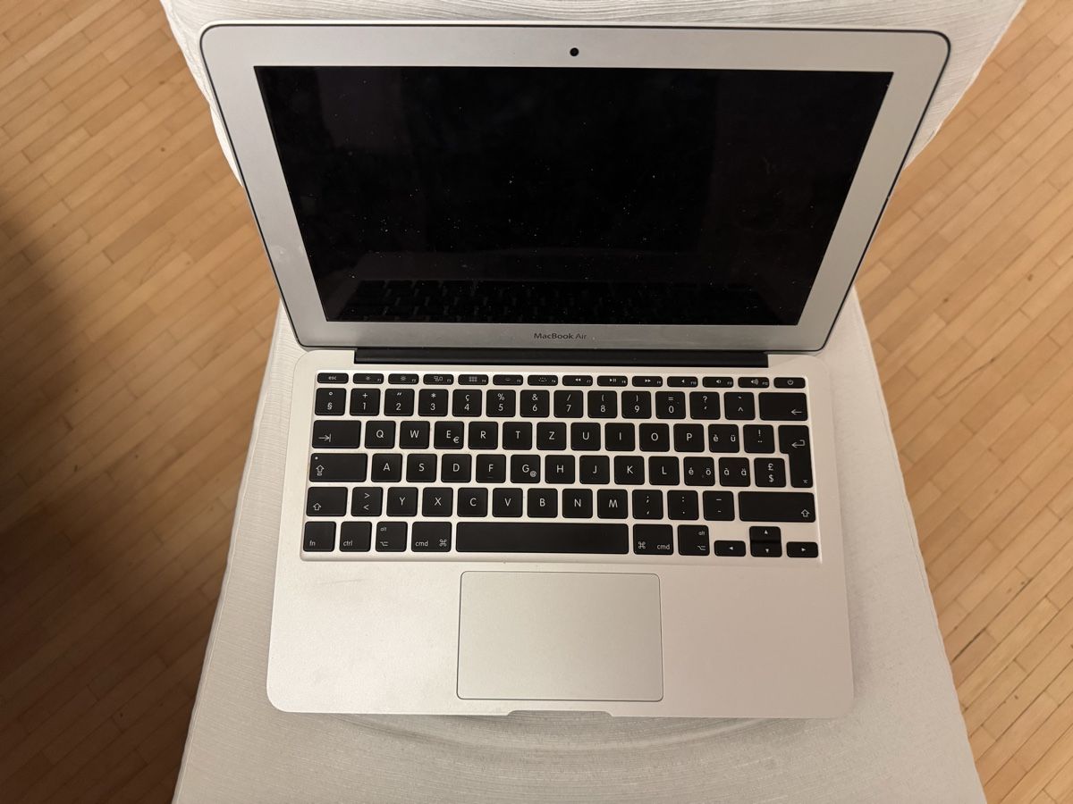 Apple Notebook: MacBook Air 11 Zoll  – Difettoso da Adliswil venduto da Busys