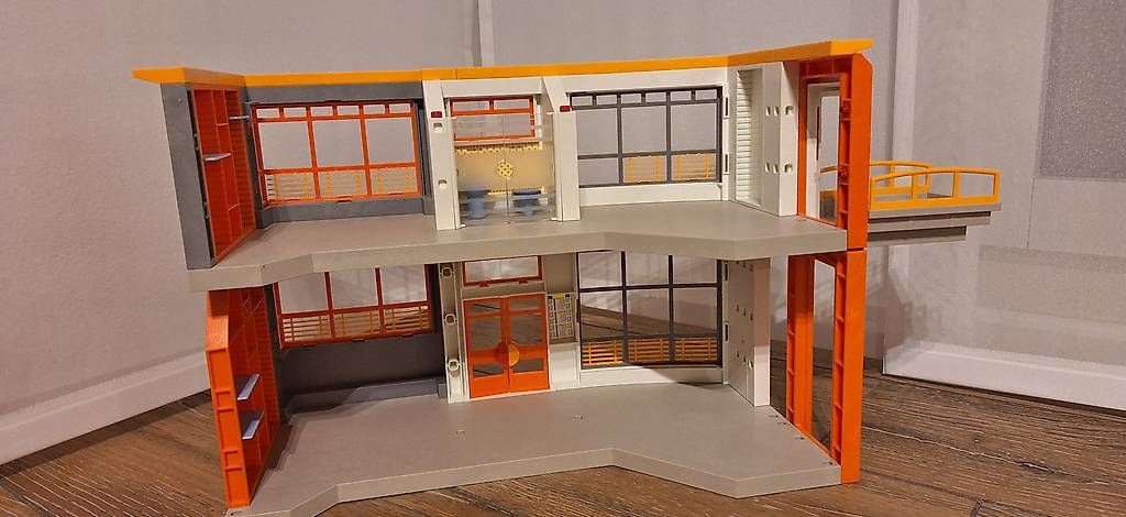 Playmobil Giocattoli: Playmobil Krankenhaus 2 Stöcke – Usato da Neuenkirch venduto da Ducati79 1