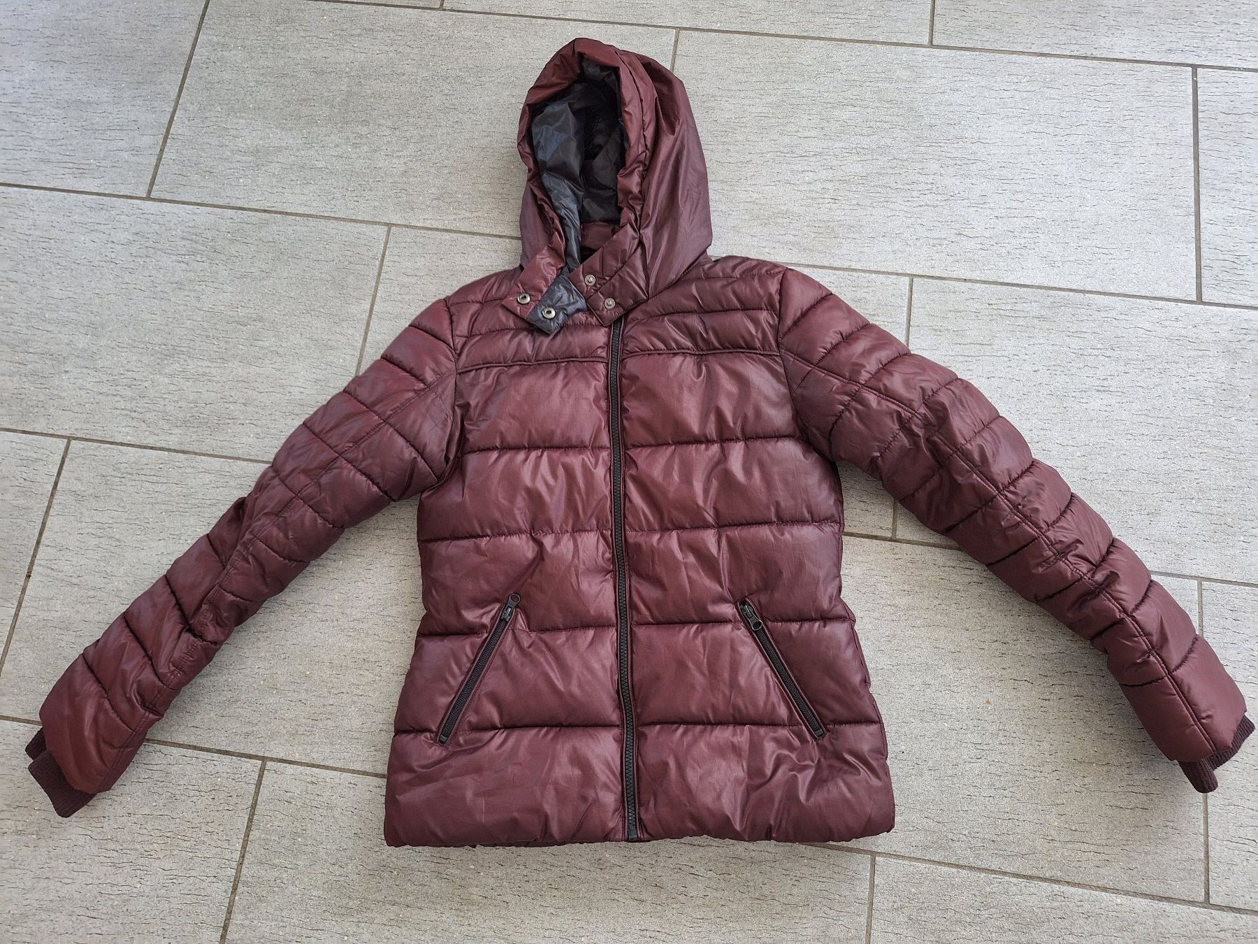 C&A Jacken & Mäntel: Winterjacke mit Kapuze Gr. 164 – Gebraucht aus Roveredo GR von besalinimi