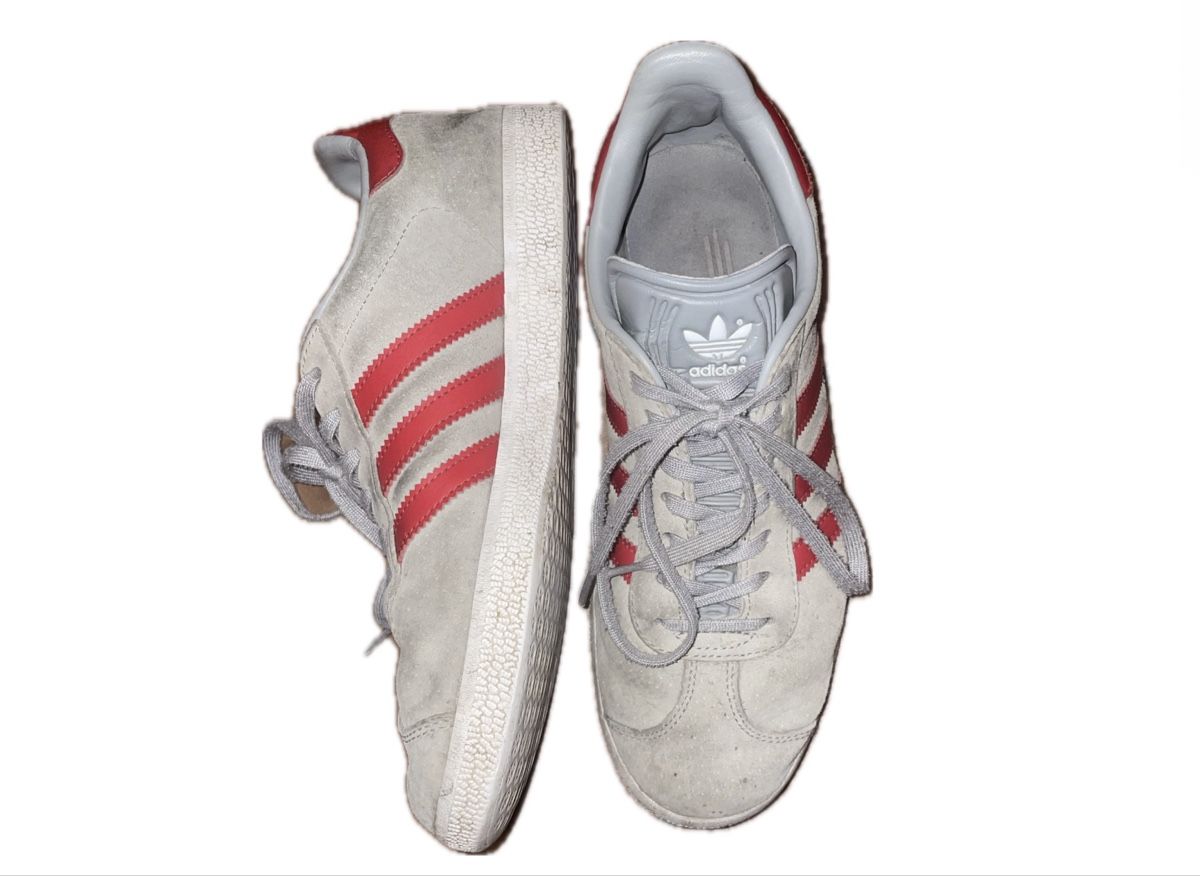 Adidas Scarpe da uomo: Graue Adidas Sneaker mit roten Streifen – Nuovo (secondo la descrizione) da Winterthur venduto da lil_586p 2