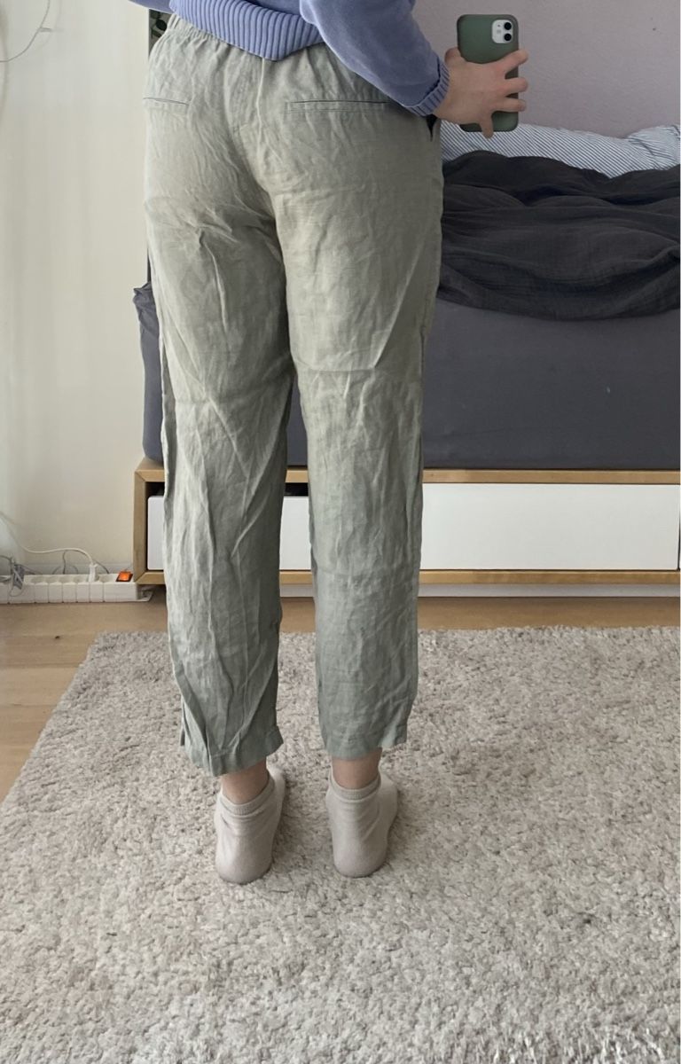 Mango Pantaloni: Leinenhose grün von Mango – Usato da Huttwil venduto da mandala123 1