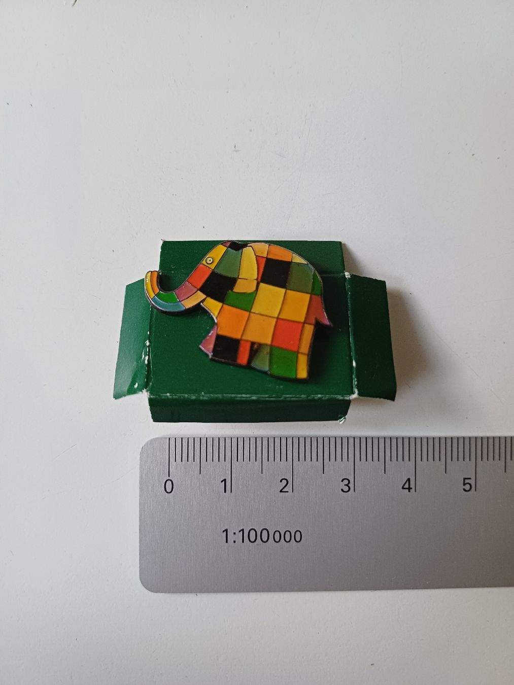 Placchette & Badge: Vintage Elmar Pin – Usato da Zürich venduto da Avocadokern