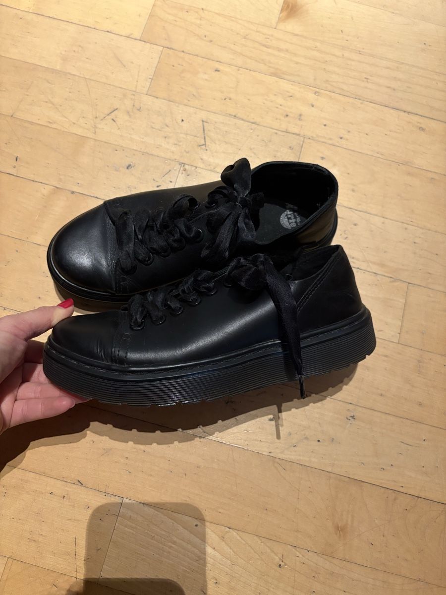Dr. Martens Scarpe da donna: Dr. Martens Schuhe aus Leder – Usato da Luzern venduto da cedrineeeez 1
