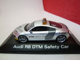 AUDI R8 - DTM Safety Car - auf Sockel - von Schuco - rar