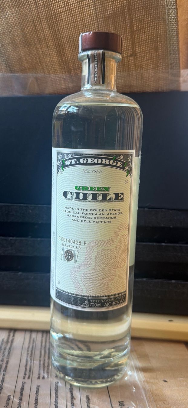 Bevande alcoliche: St. George Green Chile Pepper Flavoured Vodka 700ml – Nuovo (secondo la descrizione) da Roggwil TG venduto da est_r5x7