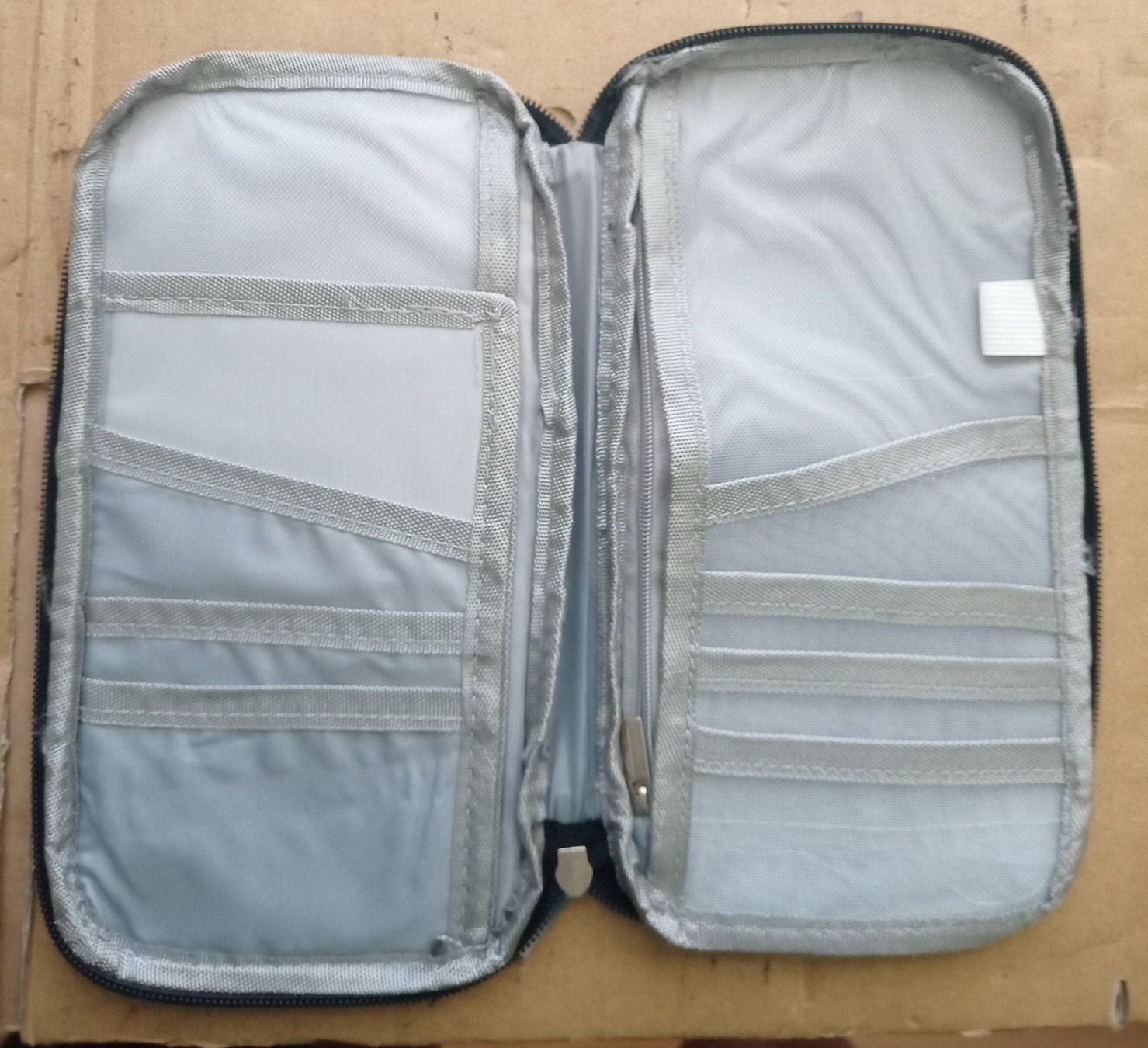 Portefeuilles: Reisebrieftasche – Neuf avec emballage d'origine à Grüningen par Urtica 3