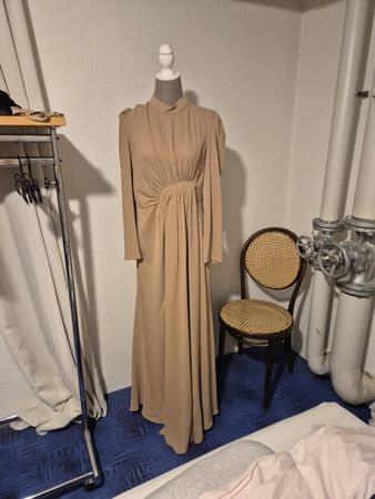 Abendkleid lang beige Stehkragen mit neuwertig 