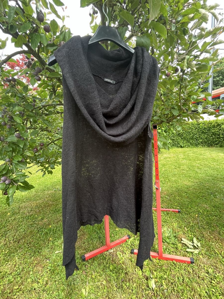Grizas Top: GRIZAS Oberteil Sommer schwarz L – Usato da Heerbrugg venduto da sputnik09