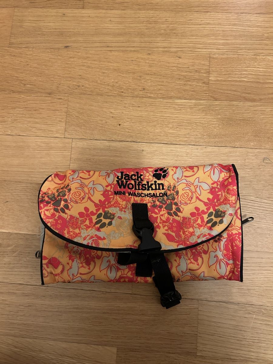 Jack Wolfskin Kosmetikkoffer: Jack Wolfskin Mini Waschsalon, Camping, Reise – Gebraucht aus Zürich von cla_g627