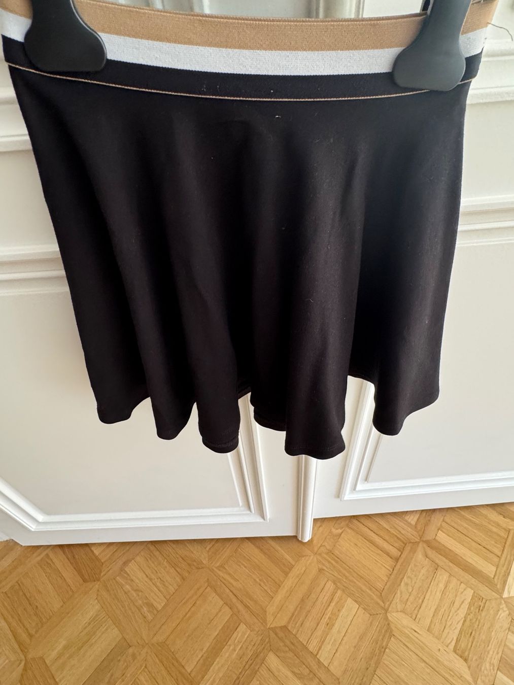 Hugo Boss Robes et jupes: Jupe Boss taille 8 ans – D'occasion à Conches par chn_hgl6 5