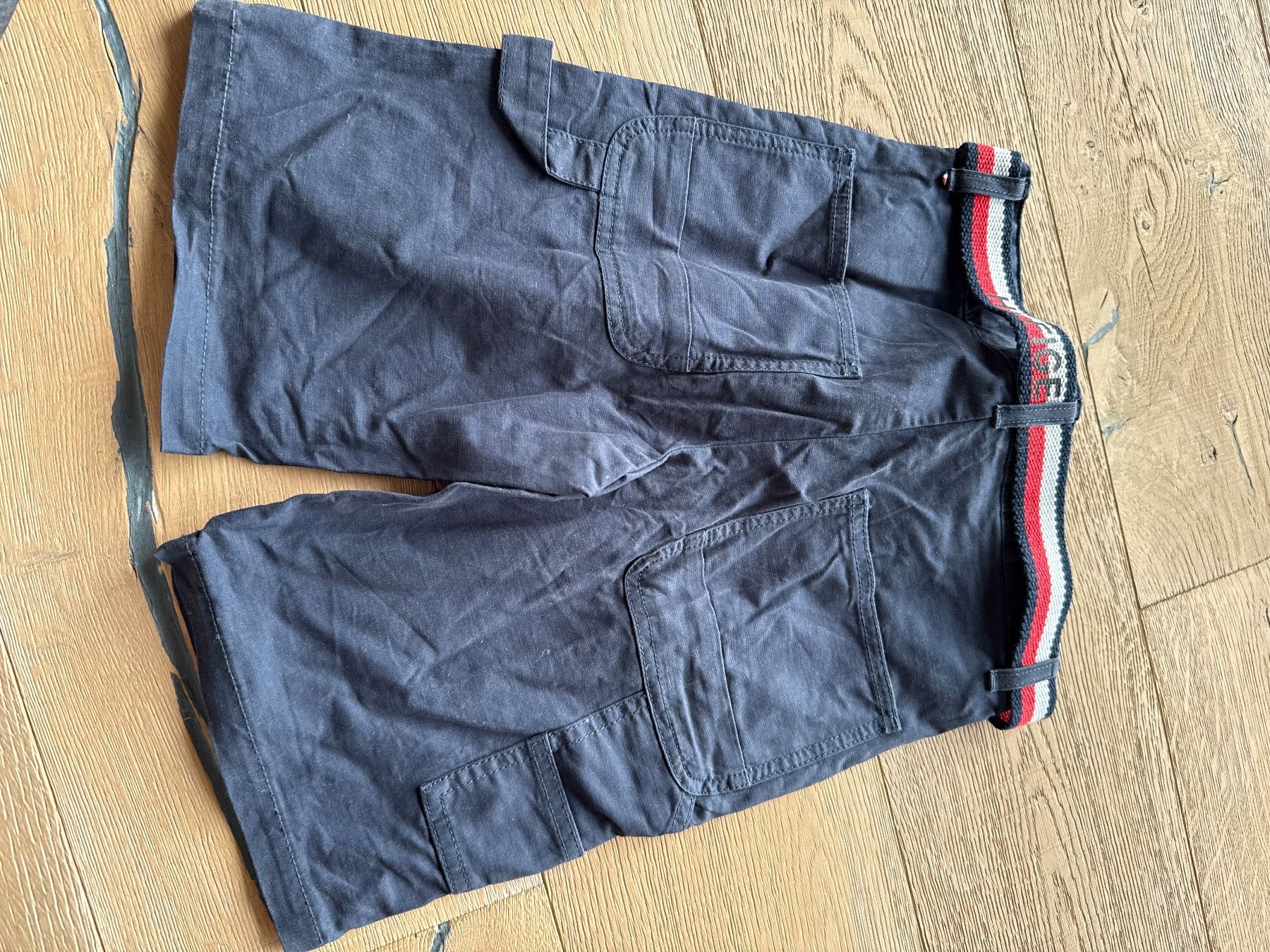 Tommy Hilfiger Pantaloni: Hilfiger Bermudas Gr. 140 – Usato da Himmelried venduto da Dievole 1