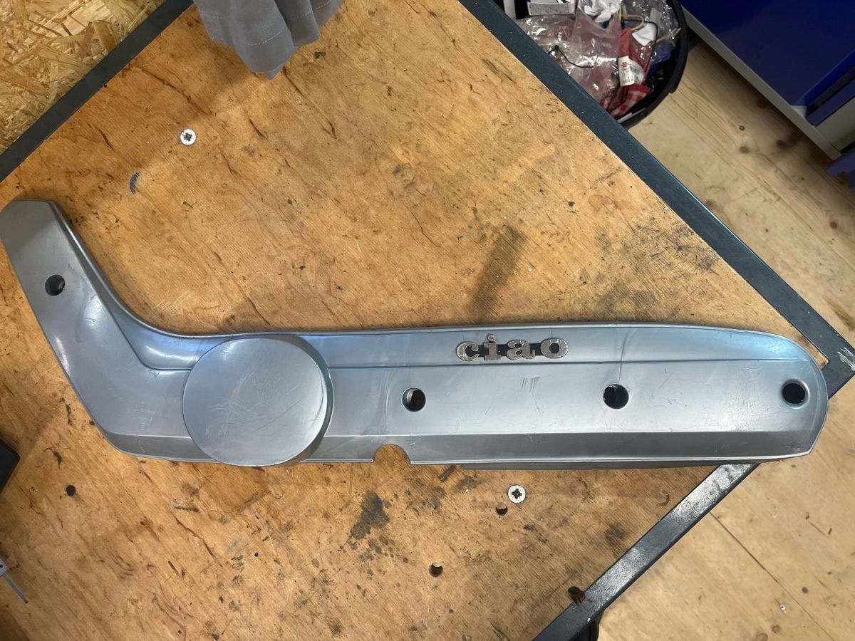 Piaggio Ciclomotori: Ciao Seitenverkleidung – Usato da Boswil venduto da Kolbenwerk90