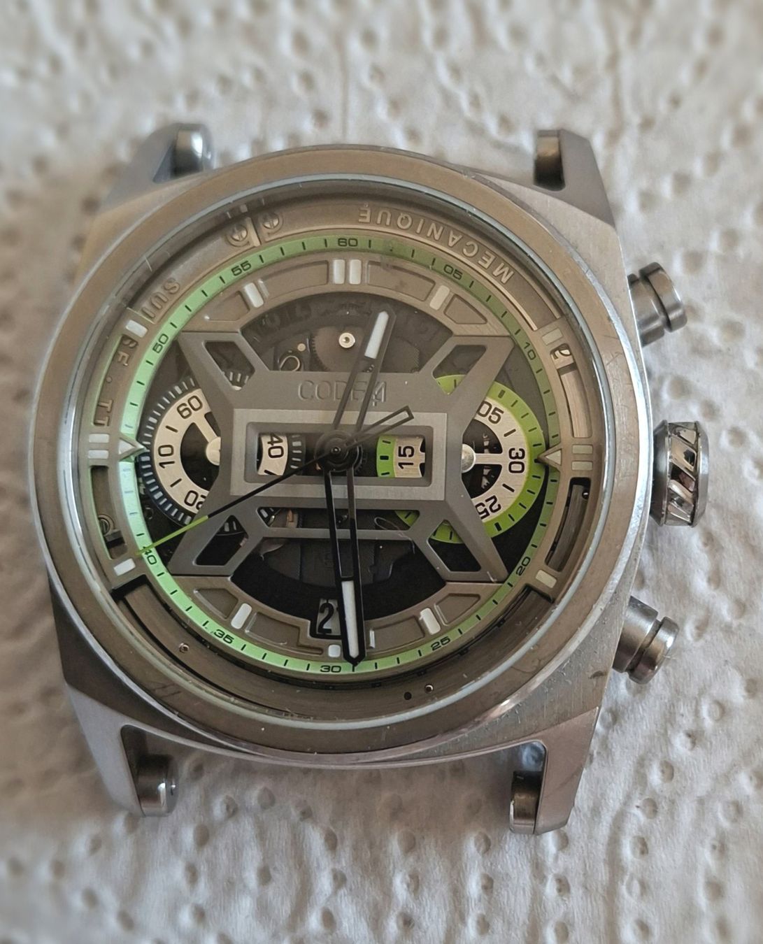 Montres: Code 41, NB 24, modèle vert, première génération. – Défectueux à Lausanne par nieriker