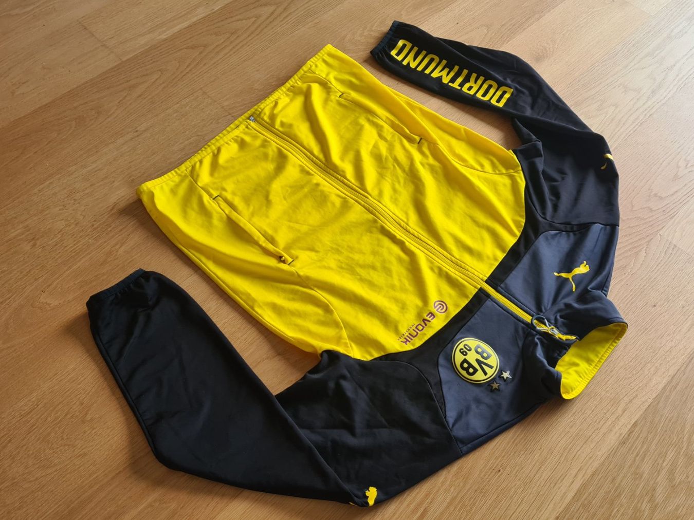 Puma Giacche: BVB Borussia Dortmund PUMA Trainingsjacke Jacke – Usato da Winterthur venduto da stufaphi
