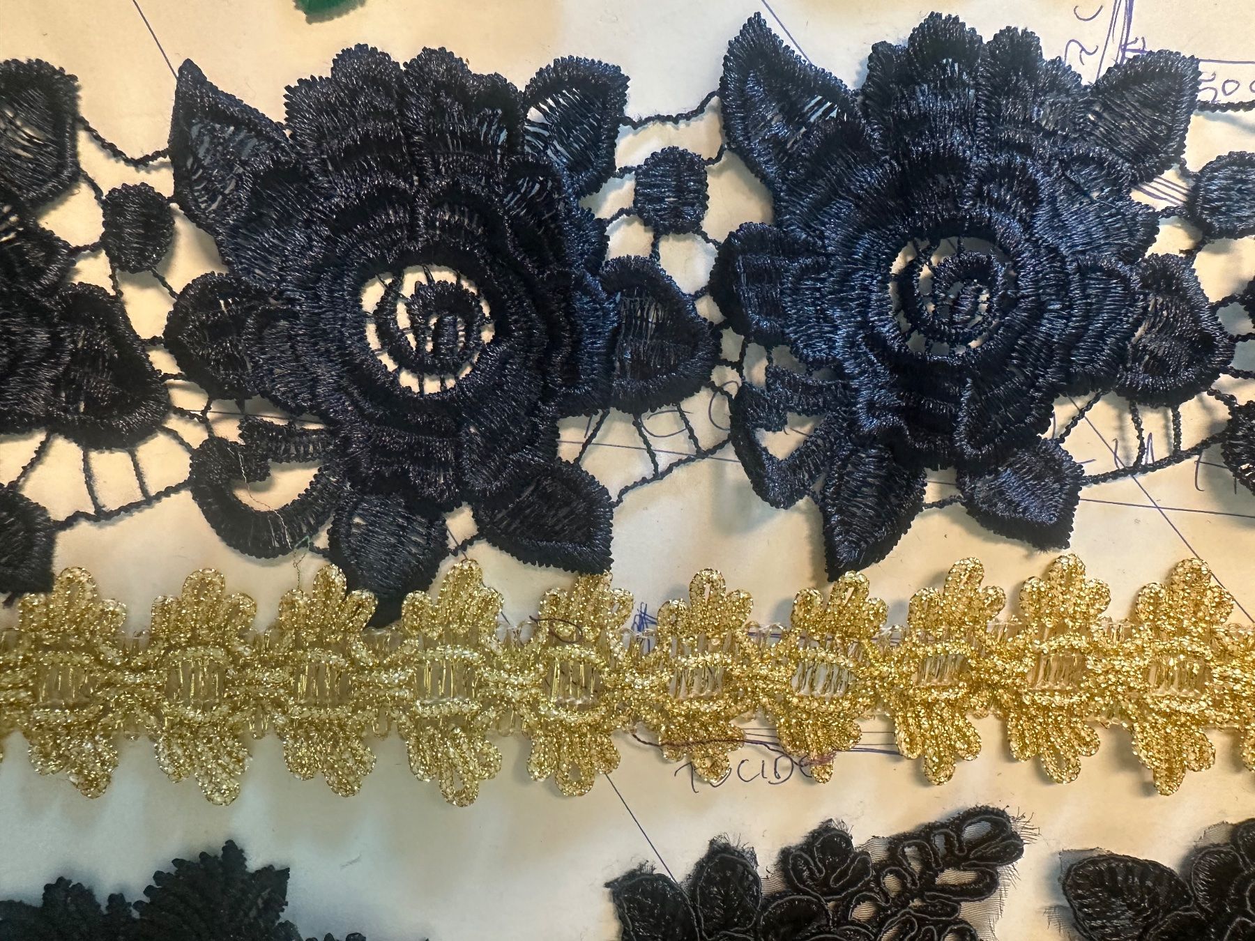 Tutte le decorazioni: Spitze SET – Usato da Bottighofen venduto da M.O.L 6