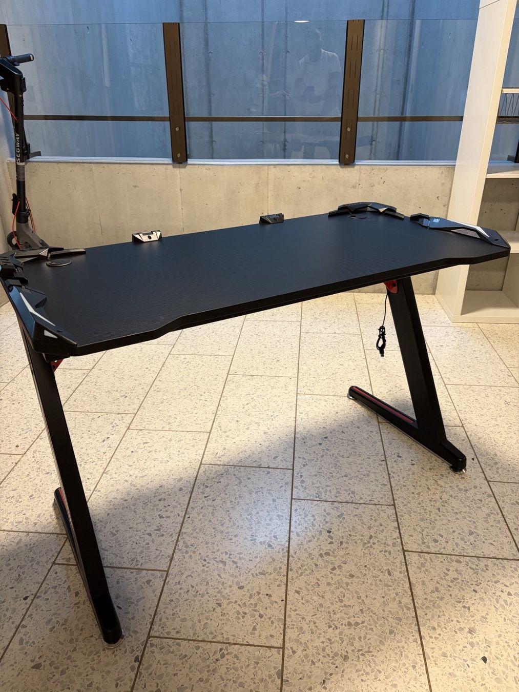 Tavoli: Gamer Tisch – Usato da Zürich venduto da Version1 1