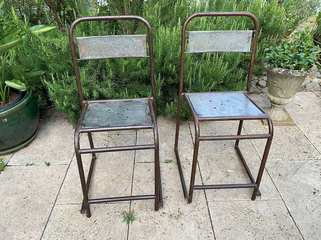 Chaises: 2 antike Stühle aus Metall – D'occasion à Wabern par La-Vitrine