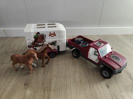 Schleich Pferdeanhänger + zwei Pferde
