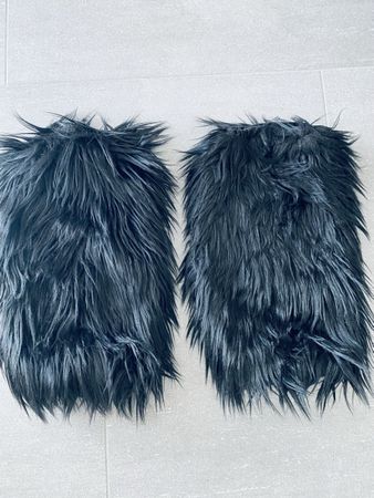 Beinstulpen Kunstfell schwarz FABRIKNEU