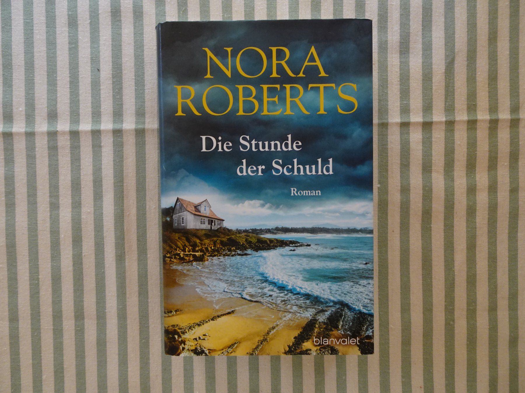 Libri: Nora Roberts - Die Stunde der Schuld - Roman - B902 – Usato da Küssnacht am Rigi venduto da Bookslove-Divers