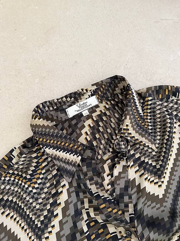 Chemisiers: ZigZag Bluse Gr. M-L – D'occasion à Merlischachen par GlamGarb 3