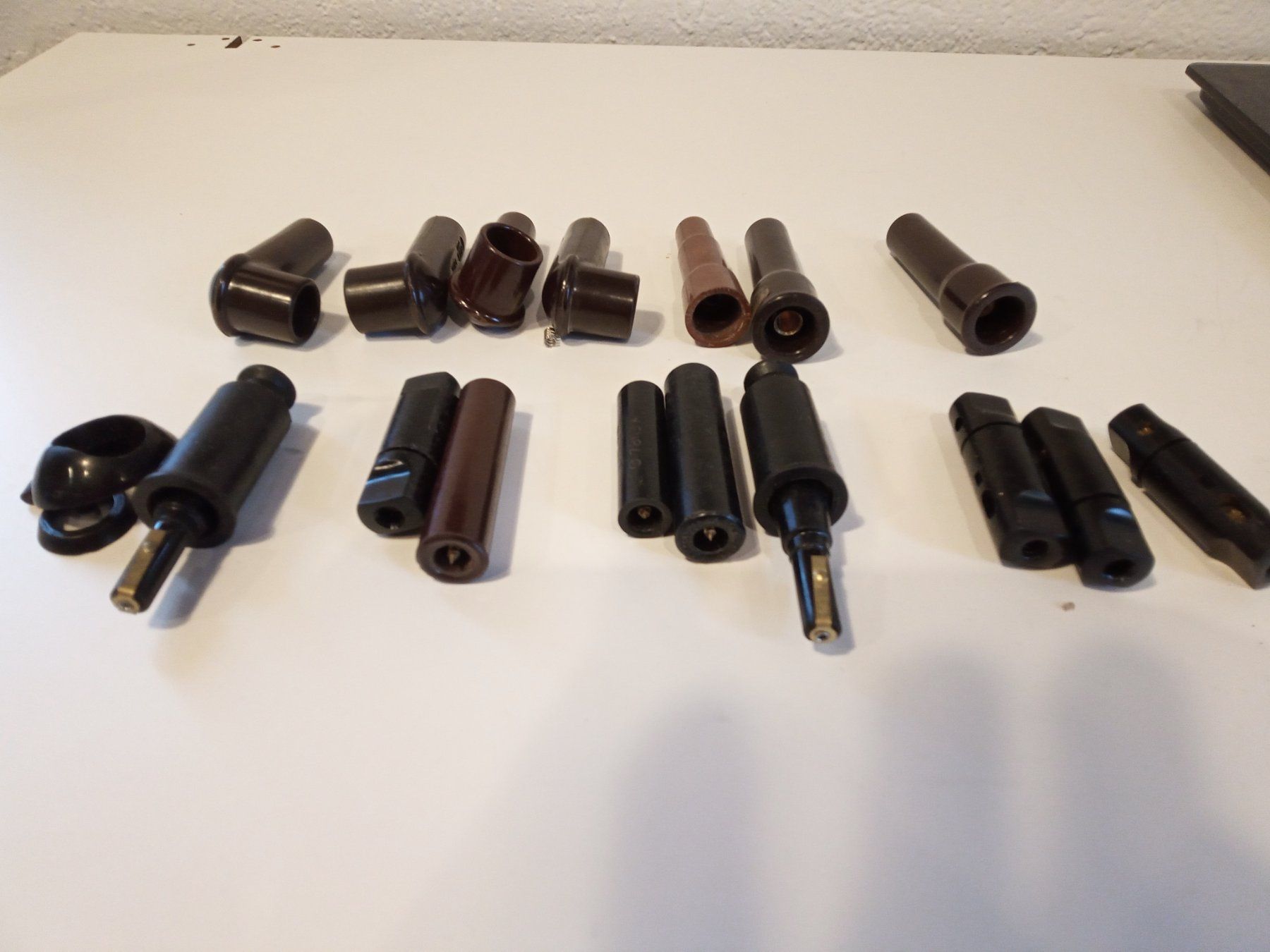 Toutes les pièces détachées moto: Lot Zündkerzenstecker Bakelit NOS Oldtimer – Neuf (Voir description) à Zürich par edi_c2m6 2