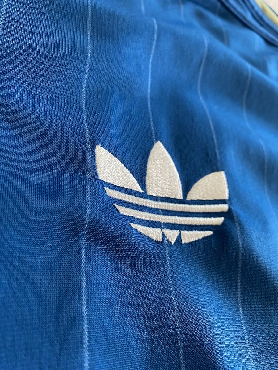 Adidas Jacken: Vintage Adidas Jacke 2011 Grösse S – Gebraucht aus Rossemaison von Carduelis 2