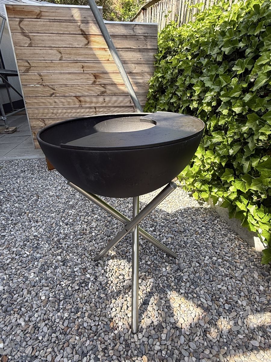 Bracieri: Höfats Grill mit Plancha und Untergestell – Usato da Biel-Benken BL venduto da Aplus0