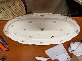 Plat ovale Meissen décor fleurs bordure or état neuf