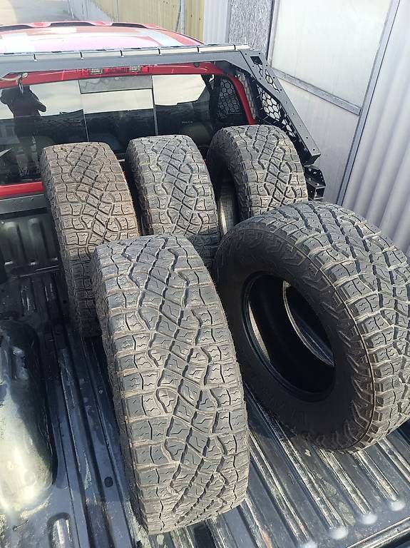 Sonstiges Schreiben & Zeichnen: Dodge Ram Reifen 325/65R18Zoll – Gebraucht aus Arnegg von Funny05 4