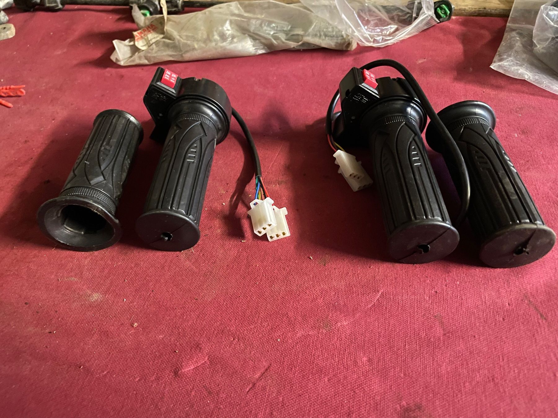 Tutti pezzi di ricambio per scooter: E-Bike E-Trootti E-Dumper Gasgriff Set – Nuovo e nell'imballaggio originale da Kehrsatz venduto da restless_imports 1