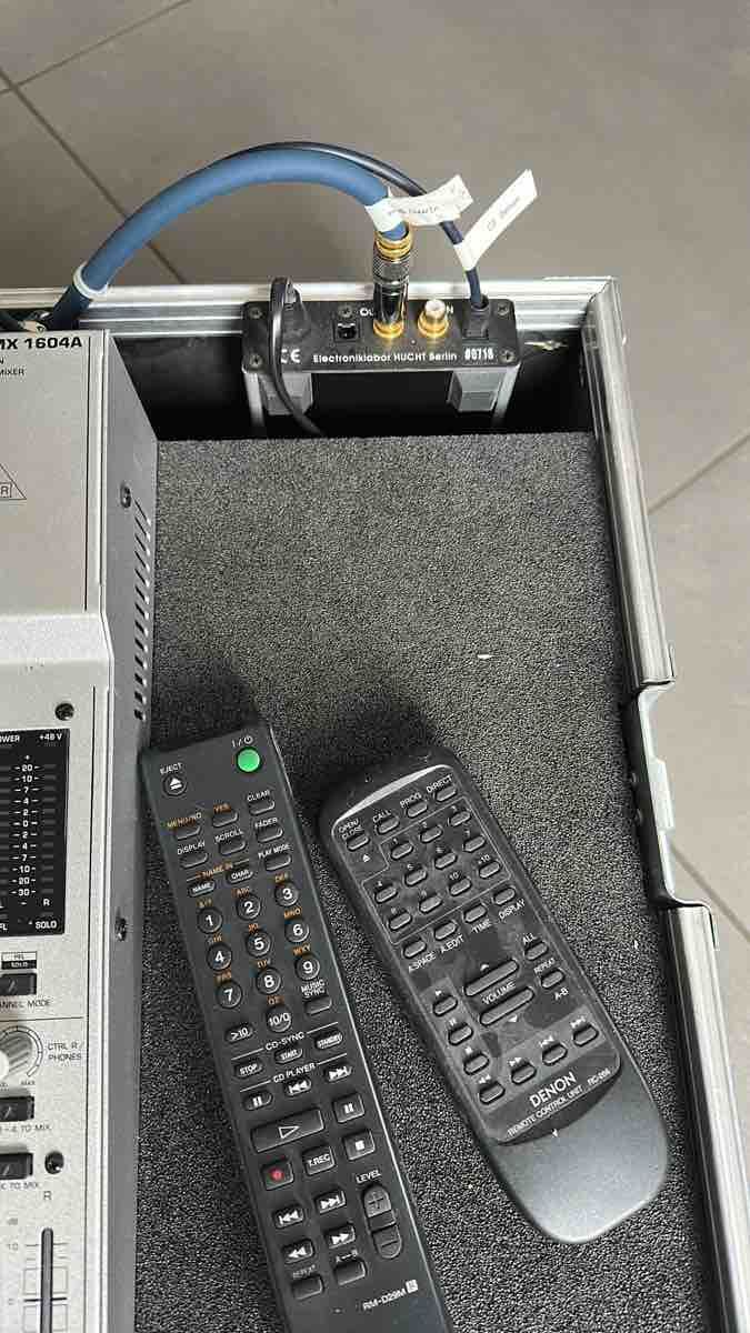 Behringer Console di mixaggio: Flightcase mit Mischpult CD- und MD Gerät – Usato da Ammerzwil BE venduto da Swissoetzi 4
