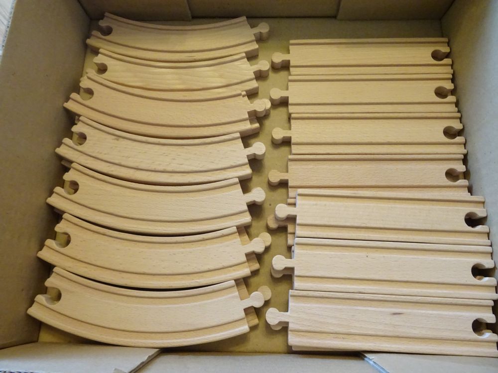 85 Teiliges Holz Eisenbahnschienen Set Brio ? Neuwertig | Kaufen auf ...