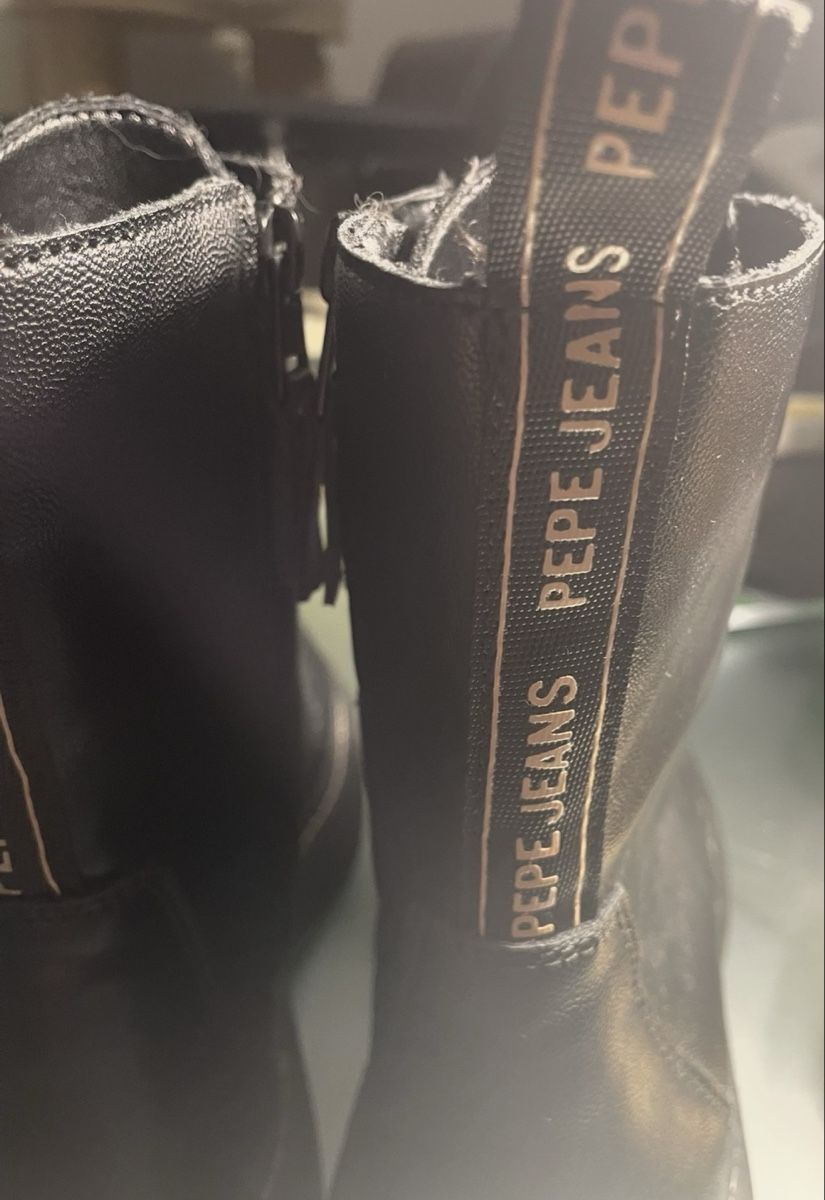 Zalando Damenschuhe: Schwarze Stiefel – Neu (gemäss Beschreibung) aus Rümlang von vio_8ztv 1