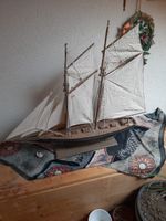 Modell Segelschiff mit Segeln, guter Zustand