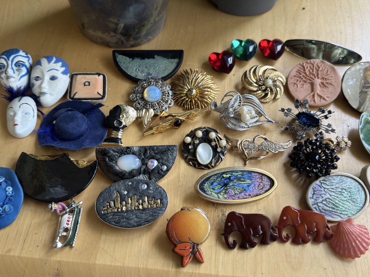 Broschen & Nadeln: Lot de broches vintage  – Gebraucht aus Martigny von Mrtygn1