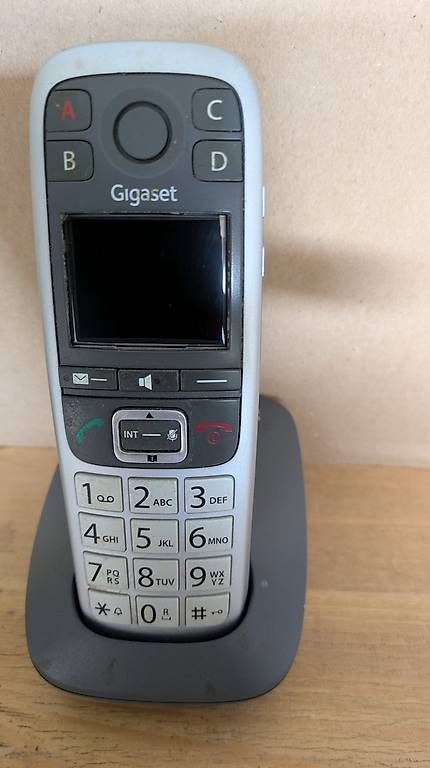 Telefone: Telefon – Gebraucht aus Steinen von paulo14