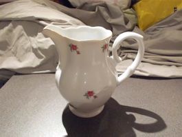 Krug ohne Deckel weiss/rote Rosen goldig