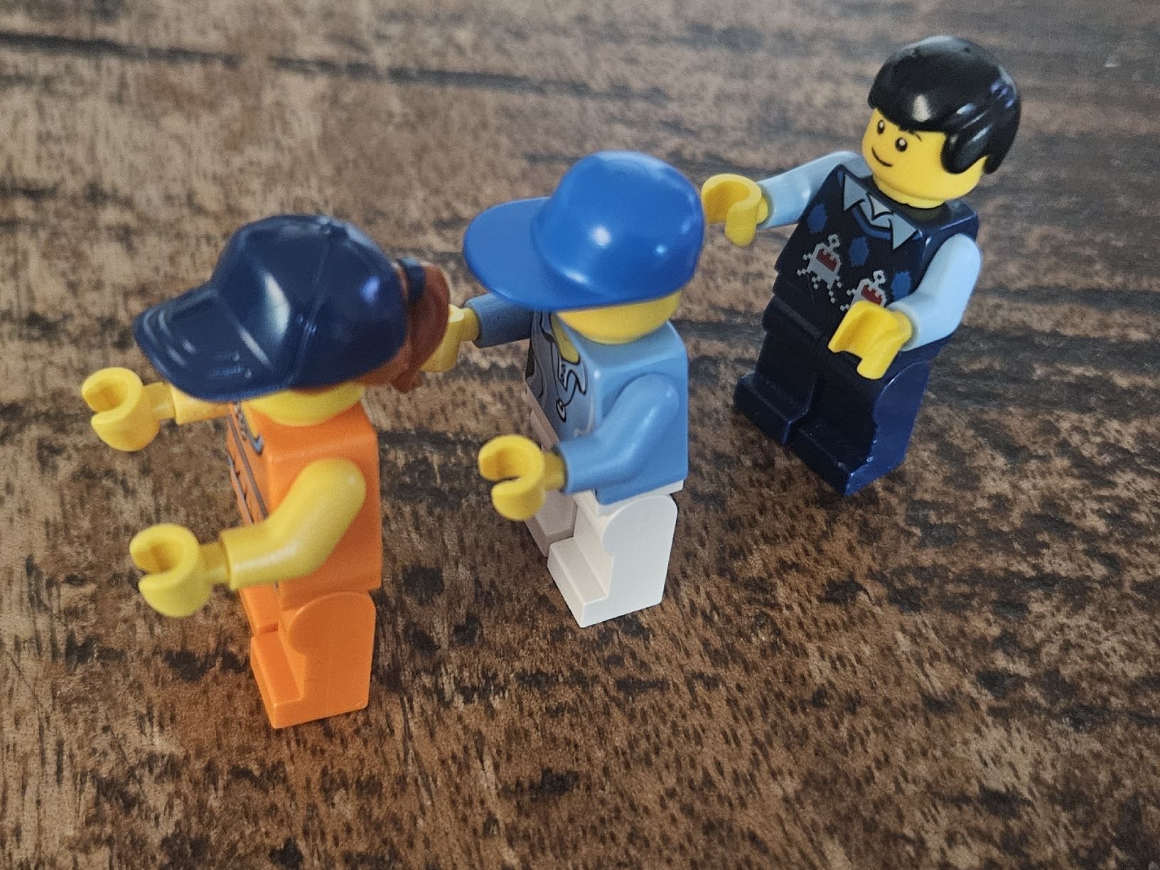 Lego Kit di costruzioni: lego lot de 3 figurines  – Usato da Confignon venduto da Ecrofigs 2