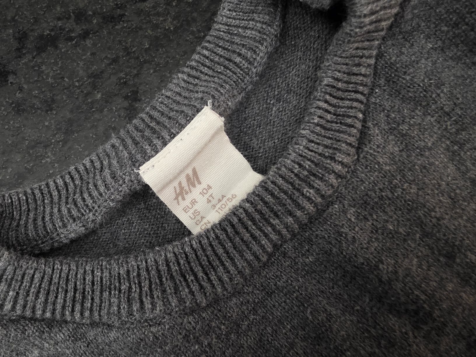 H&M Pulls & Sweat-shirts: H&M Pullover Grösse 104 – D'occasion à St. Peterzell par upcycling_ 1