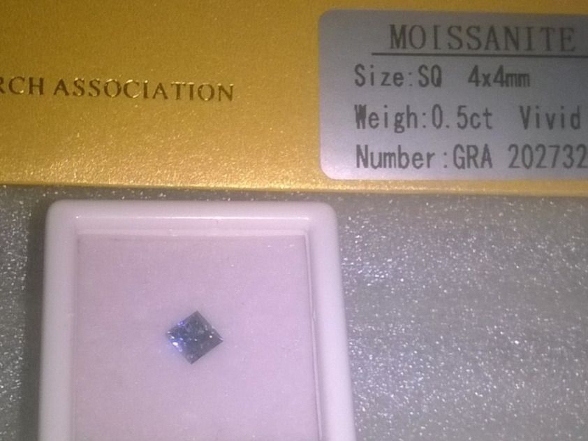Pierres précieuses: echt diamant ,,moissanite,,0.5ct,,4 eckig,,hellblau – Neuf (Voir description) à Basel par bijoutrie_4 3