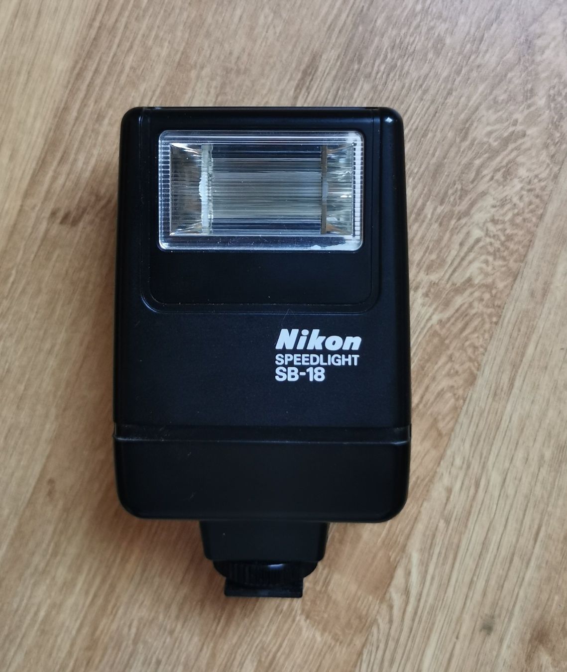Nikon Flash: Nikon Speedlight SB-18 Blitzgerät mit Tasche & Batterien – Usato da Birsfelden venduto da dsc_f8gx
